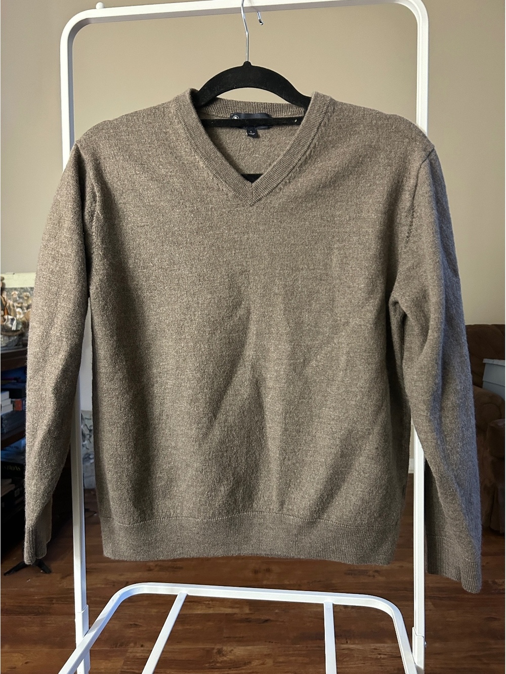Hart Schaffner Marx Men's Extra Fine Merino Wool V-Neck Sweater, Size Large